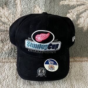 Red wings vintage Stanley cup champions 2002 hat